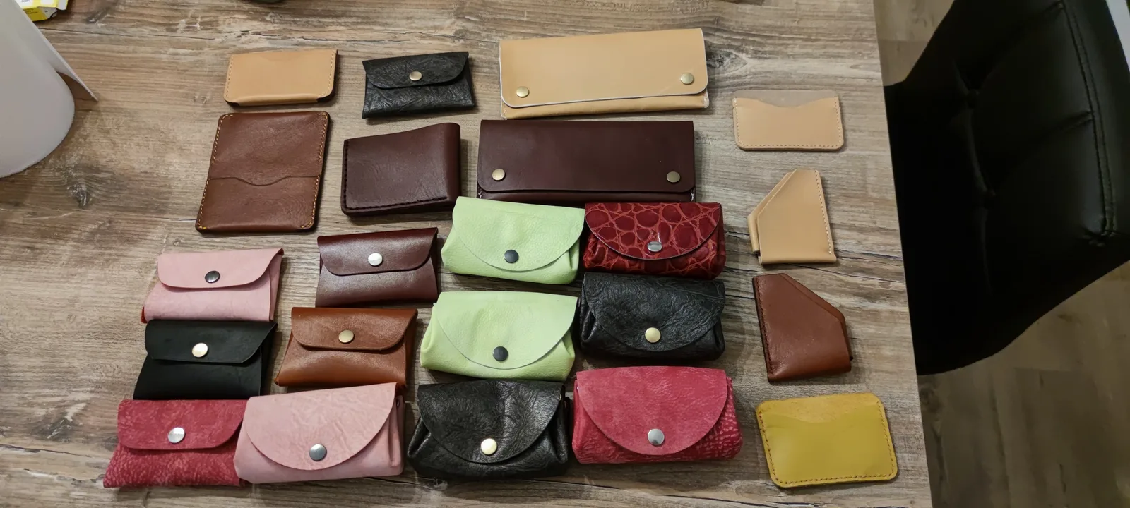 Vue de la collection — portefeuilles et porte-cartes en cuir